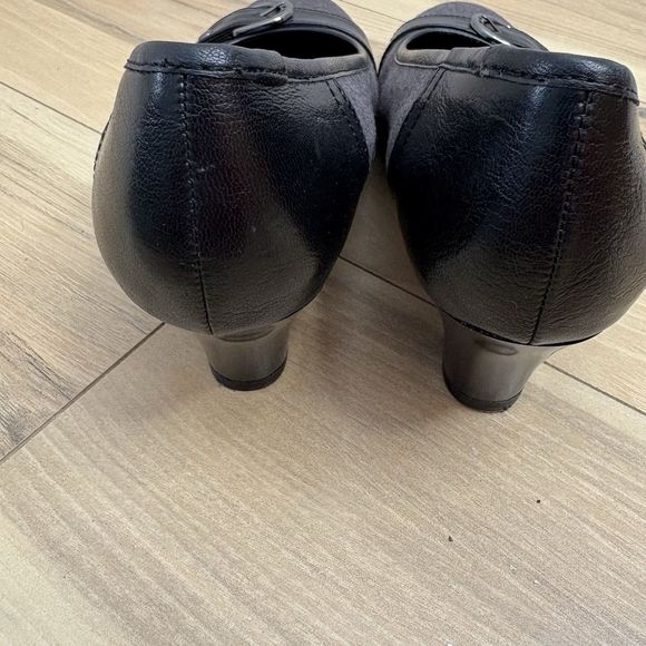 Aerosoles Super Cute Black and Gray Heels Pumps Size 9.5 With Cute Buckle Detail - Picture 4 of 9